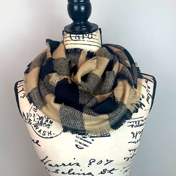 Woven Buffalo Checkered Infinity Scarf - Picture 4 of 6